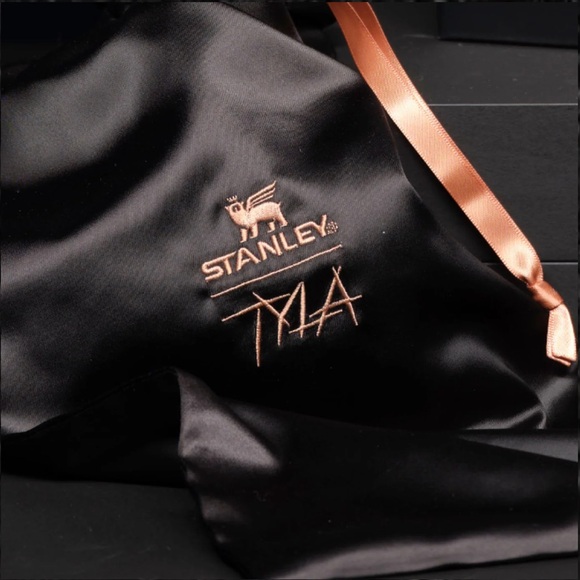 STANLEY x TYLA 40 oz Quencher~ BNIB 🔥🔥🐅🍃😍 ❌SOLD OUT! - Picture 4 of 17